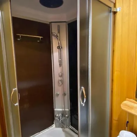 над греблею Apartamento