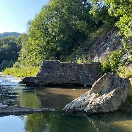 Апартаменты над греблею *