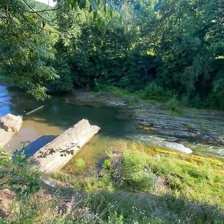 над греблею *